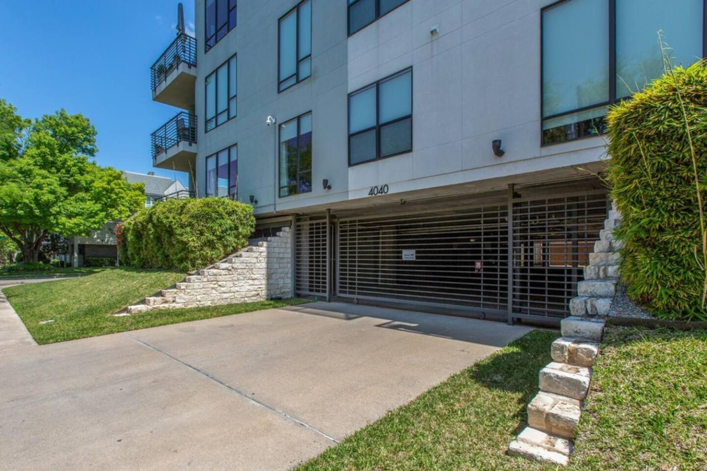 2 Bedroom Oak Lawn Condo Wfh Setups Gated Parking Dallas Exterior photo